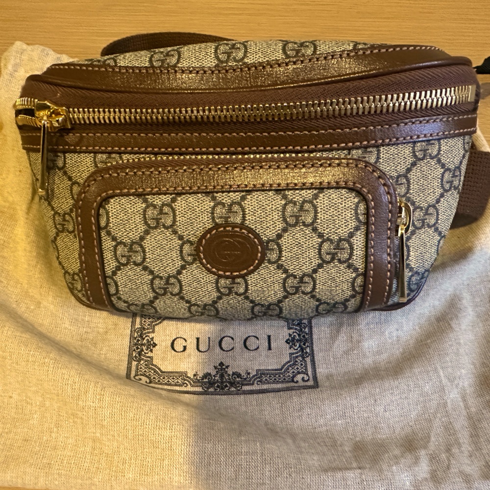 New unisex Gucci belt bag.